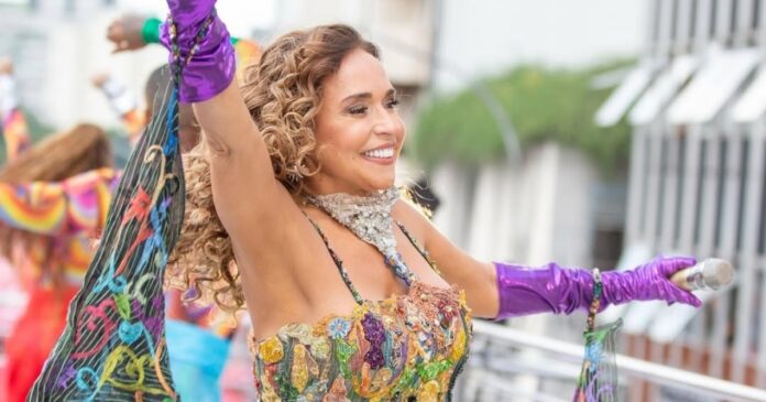 homem-e-detido-pela-policia-ao-invadir-trio-eletrico-de-daniela-mercury-em-sao-paulo