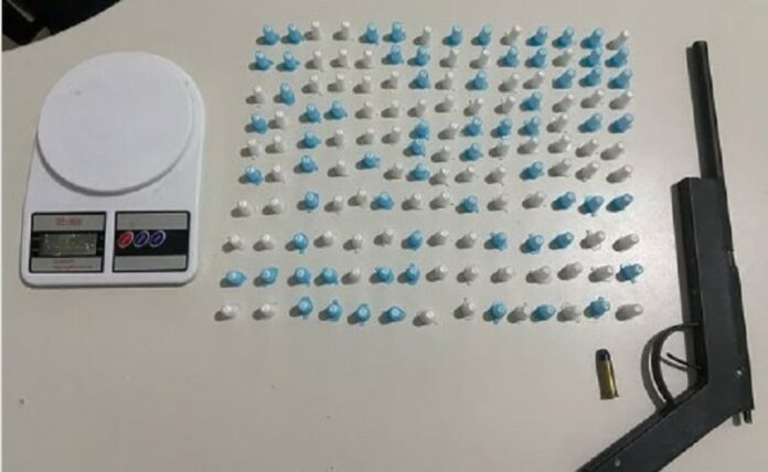 mucuri:-pm-apreende-drogas-e-arma-no-jardim-madureira,-em-itabata