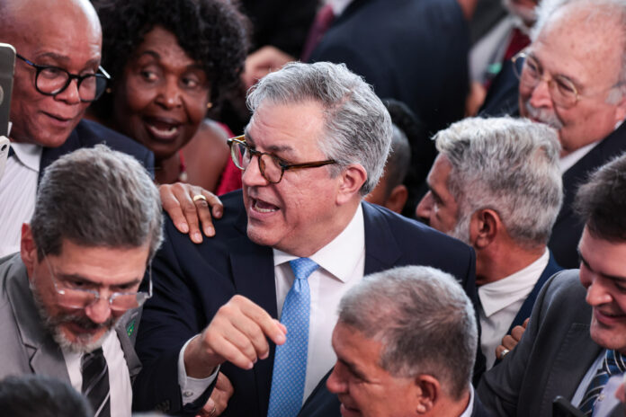 em-menos-de-2h,-padilha-ja-e-alvo-de-pedido-de-convocacao-na-camara