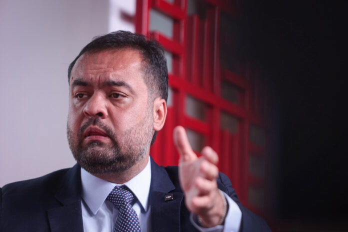 “nao-preciso-que-ninguem-entre-com-policia-nova-no-rio”,-diz-governador