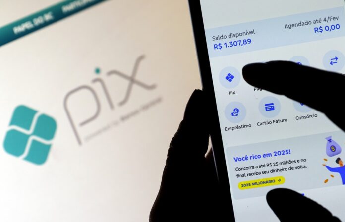 em-2024,-63%-da-populacao-brasileira-utilizou-o-pix-ao-menos-uma-vez-por-mes,-mostra-fgv