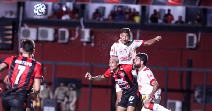 pedra-no-sapato:-vitoria-chega-a-10-jogos-seguidos-sem-vencer-o-nautico
