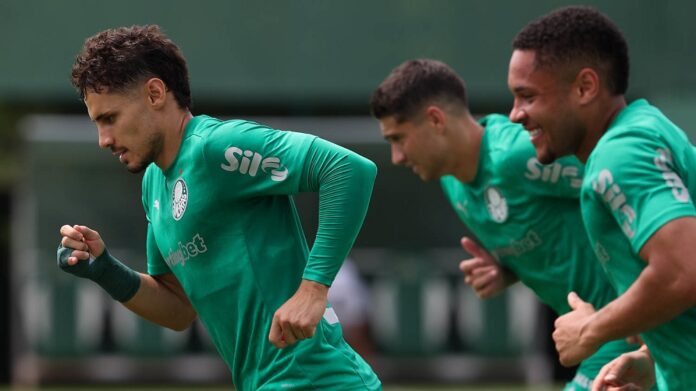 raphael-veiga-destaca-bom-desempenho-do-palmeiras-antes-das-finais-contra-o-corinthians
