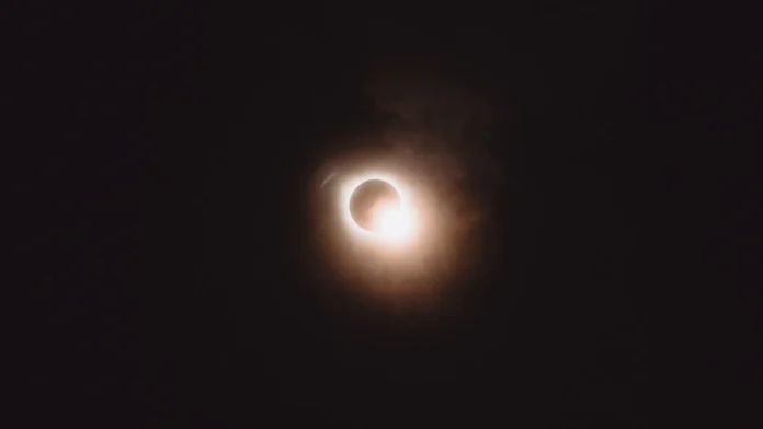 como-ver-online-o-eclipse-lunar-da-madrugada-desta-sexta-(14)