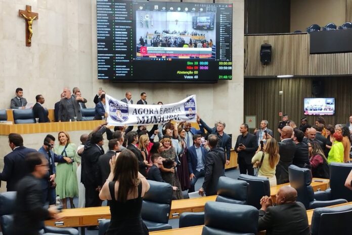 em-sessao-tensa,-camara-de-sp-aprova-mudanca-de-nome-da-gcm
