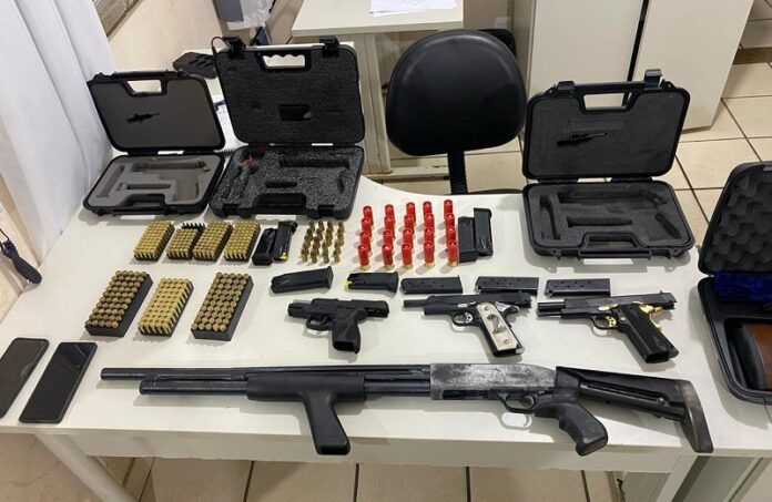operacao-da-pm-em-mucuri-apreende-seis-armas-de-fogo-e-prende-dois-suspeitos