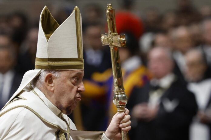 apos-um-mes-internado,-papa-francisco-apresenta-quadro-estavel,-mas-recuperacao-ainda-e-lenta