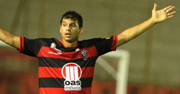 idolo-do-vitoria,-neto-baiano-e-anunciado-por-clube-paranaense