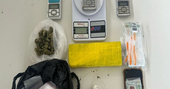 homem-e-detido-pela-pm-com-droga-em-dias-d’-avila