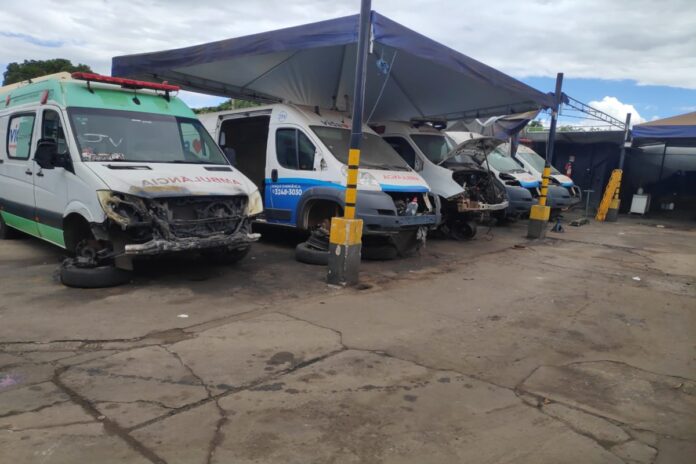 empresa-de-ambulancia-que-tombou-com-idoso-acumula-viaturas-sucateadas