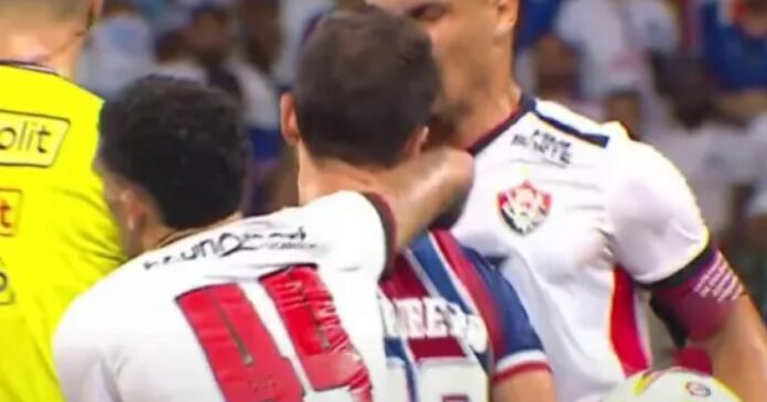 vitoria-envia-representacao-por-nao-expulsao-de-everton-ribeiro-no-ba-vi:-“erro-claro-e-manifesto”