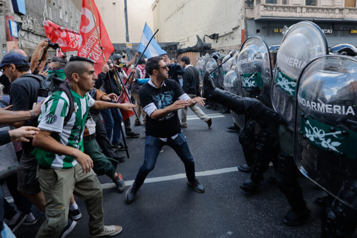 governo-milei-propoe-criminalizar-torcidas-organizadas-de-futebol