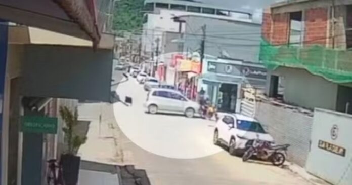 mulher-e-presa-apos-avancar-com-carro-contra-ex-companheiro-no-sul-da-bahia