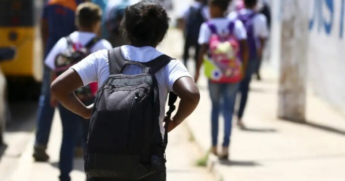 professor-reutiliza-agulha-em-testes-de-tipo-sanguineo-e-turma-e-levada-a-hospital-no-es
