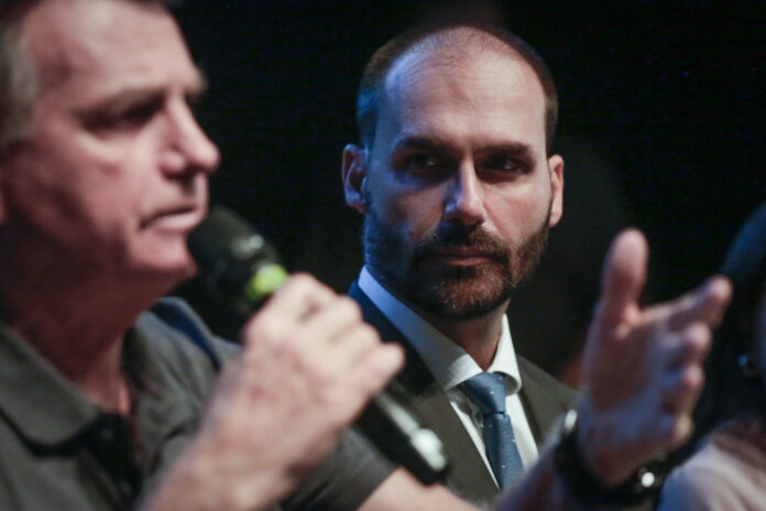 bolsonaro-oferece-ajuda-financeira-a-eduardo-nos-eua