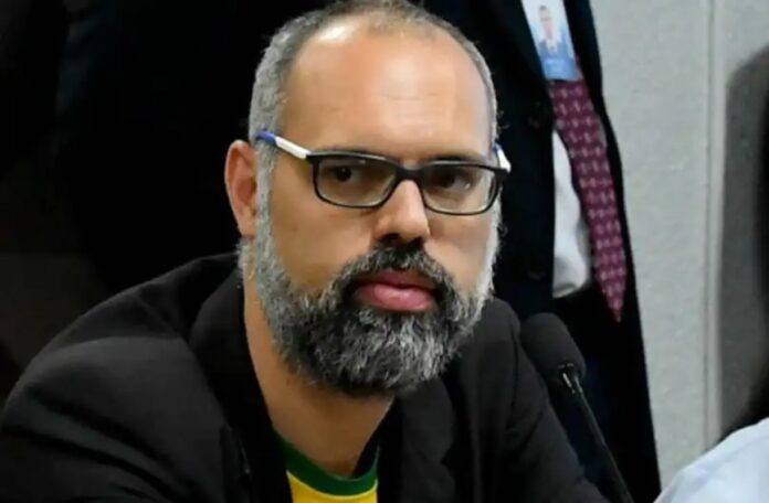 moraes-determina-que-meta-e-x-fornecam-dados-de-allan-dos-santos-a-pf