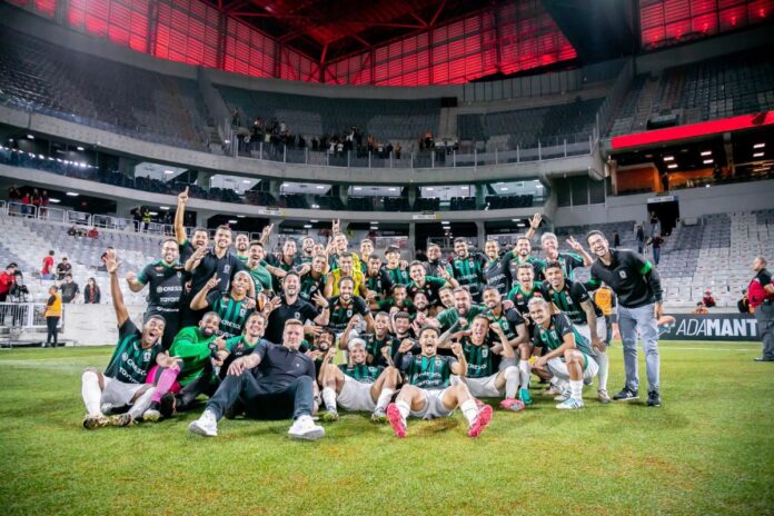 maringa-tira-onda-apos-eliminar-athletico-do-paranaense.-veja
