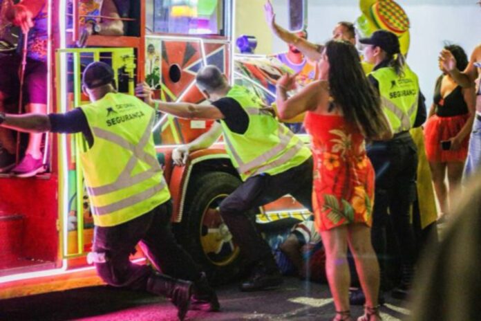 com-perna-necrosada,-foliao-atropelado-no-carnaval-volta-para-hospital