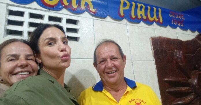ivete-sangalo-curte-folga-em-bar-de-salvador;-artista-esteve-em-boteco-na-pituba-com-a-familia