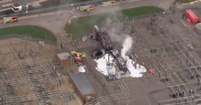 incendio-cancela-mais-de-1,3-mil-voos-no-aeroporto-de-londres;-150-pessoas-foram-retiradas-da-area