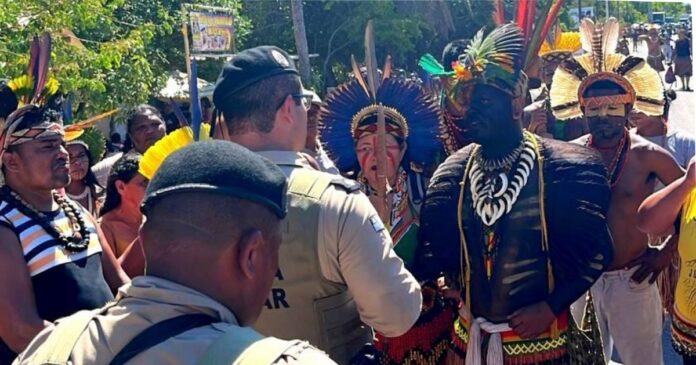 pataxos-bloqueiam-br-367-em-protesto-contra-prisao-de-indigenas-em-operacao-policial