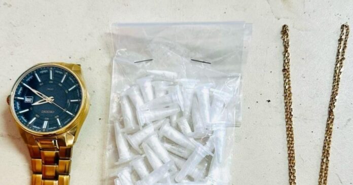 suspeito-de-trafico-e-preso-pela-pm-em-simoes-filho-com-47-pinos-de-cocaina