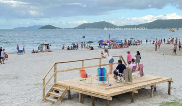 turistas-sao-torturados-por-gesto-associado-a-faccao-em-praia-de-sc