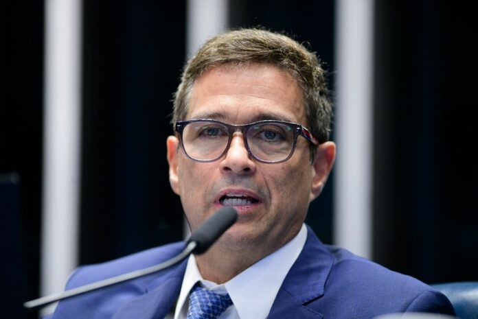 campos-neto-aparece-em-miami-e-fala-em-“disrupcao”-no-sistema-bancario