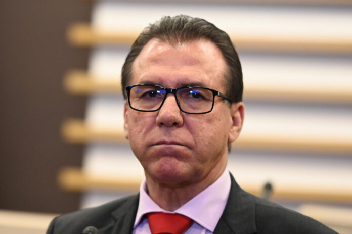 consignado-clt:-ministro-do-trabalho-aconselha-cautela-antes-de-contratar-emprestimo