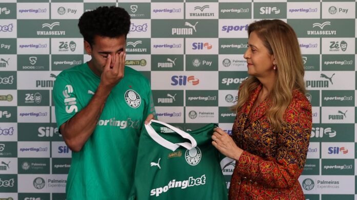 lucas-evangelista-e-apresentado-no-palmeiras-e-se-emociona-ao-lembrar-da-mae