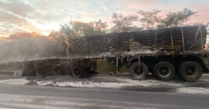 incendio-atinge-caminhao-na-br-030-entre-caetite-e-guanambi