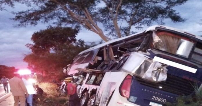 acidente-entre-onibus-e-caminhao-na-br-020-deixa-um-morto-e-dois-feridos