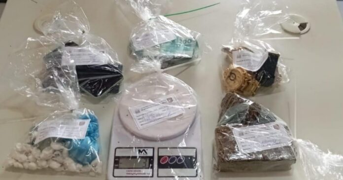 policia-militar-apreende-drogas-e-detem-suspeito-de-trafico-em-presidente-dutra