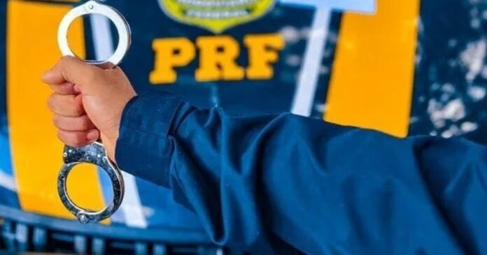 procurado-da-justica-por-trafico-de-drogas-e-preso-pela-prf-na-br-324,-em-salvador
