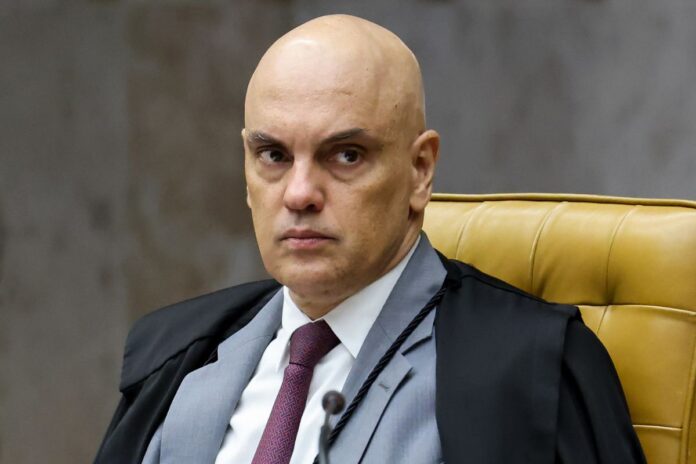 moraes-devolve-eletronicos-de-senador,-mas-mantem-arma-apreendida