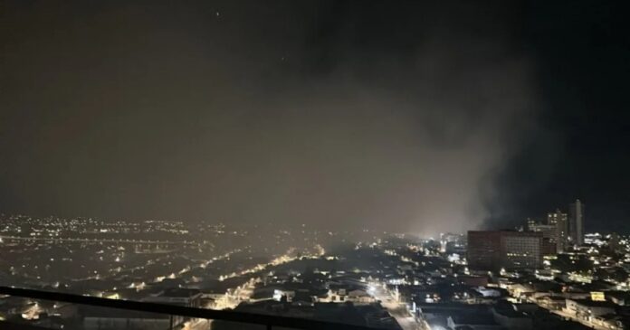 incendio-em-lagoa-cria-grande-fumaca-em-feira-de-santana
