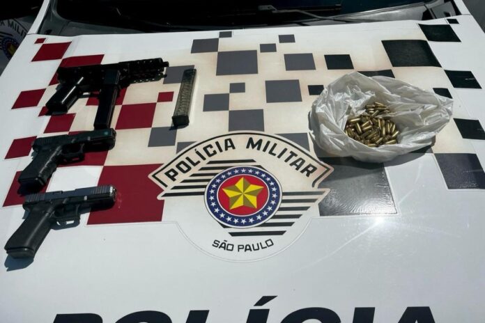 pai-e-filho-sao-presos-com-arsenal-dentro-do-carro-na-grande-sp