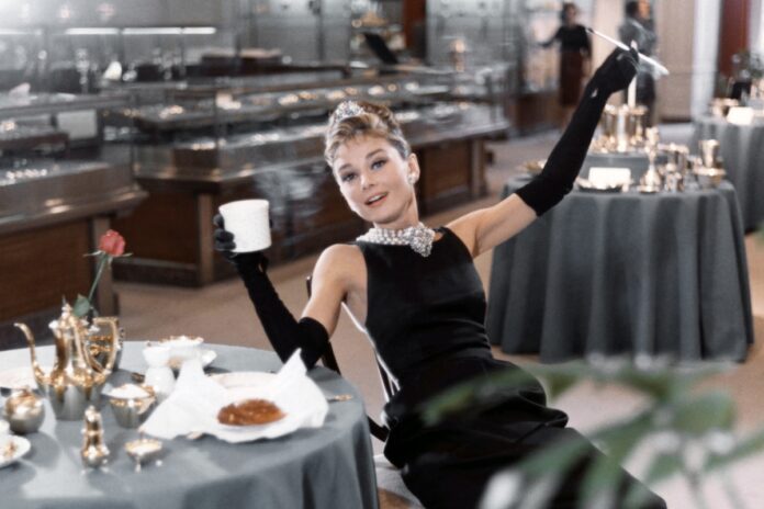 nova-biografia-revela-como-audrey-hepburn-redefiniu-a-moda-feminina