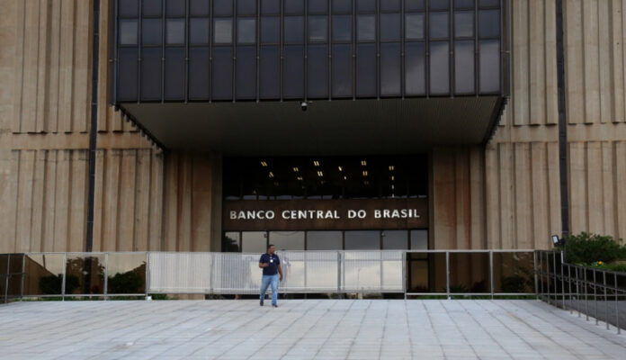 copom-sinaliza-desaceleracao-na-alta-da-taxa-selic-a-partir-de-maio