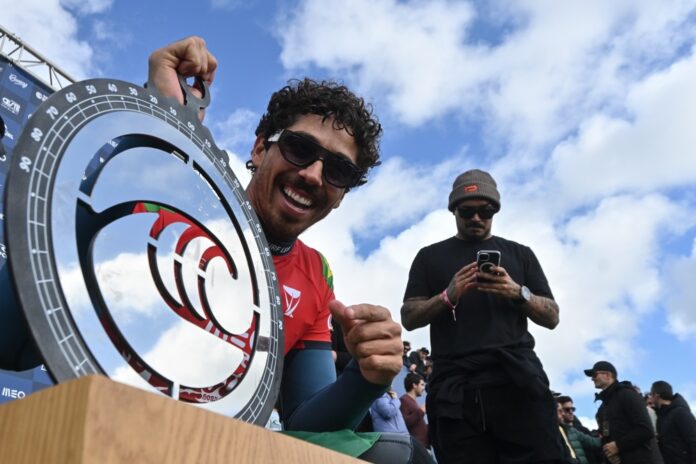 yago-dora-bate-italo-ferreira-e-vence-etapa-do-mundial-de-surfe-em-peniche