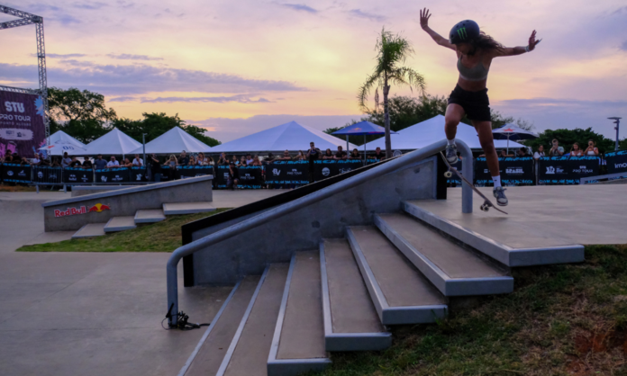 rayssa-leal-e-campea-do-stu-de-skate-street-em-porto-alegre