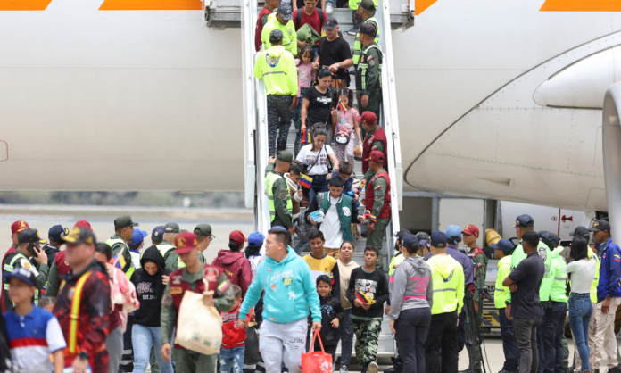 venezuela-recebe-199-deportados-dos-eua-em-meio-a-crise-migratoria-iniciada-por-trump