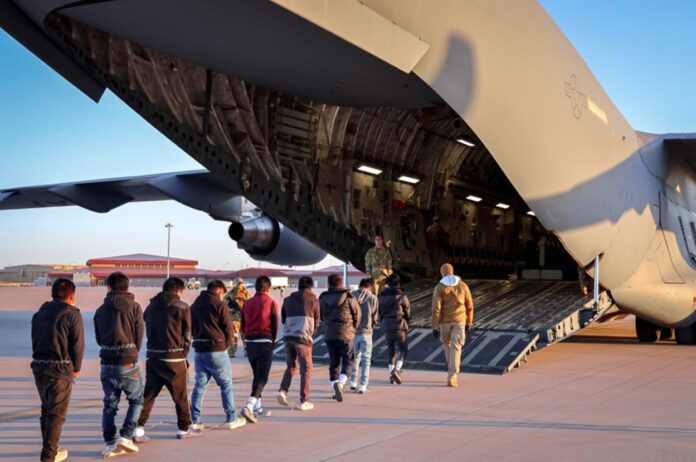 aviao-com-199-migrantes-deportados-dos-eua-chega-a-venezuela