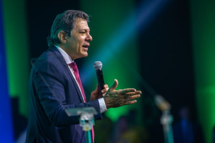 dolar-chacoalha-com-declaracoes-de-haddad-sobre-arcabouco-fiscal