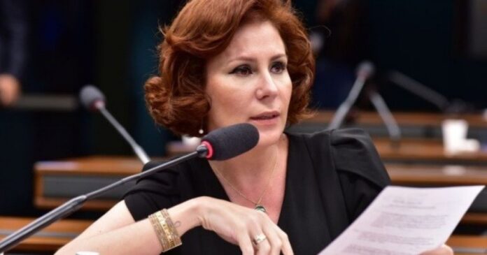 ministro-do-stf,-nunes-marques,-pede-vista-e-adia-julgamento-de-carla-zambelli