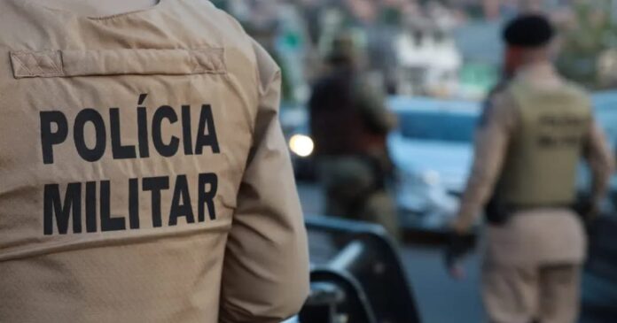 pm-prende-foragido-da-justica-apos-furto-de-celular-na-orla-da-barra,-em-salvador