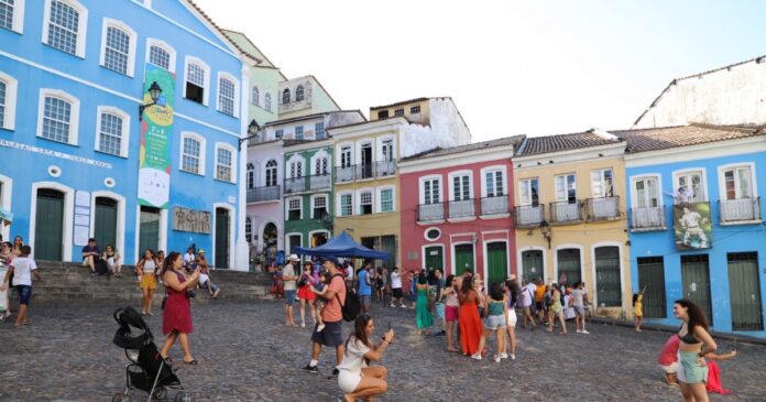 bahia-fecha-alta-temporada-com-record-de-9-milhoes-de-turistas