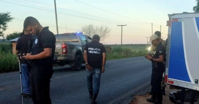 jovem-morre-apos-batida-com-caminhao-na-bahia;-policia-apura-suspeita-de-“racha”-em-rodovia