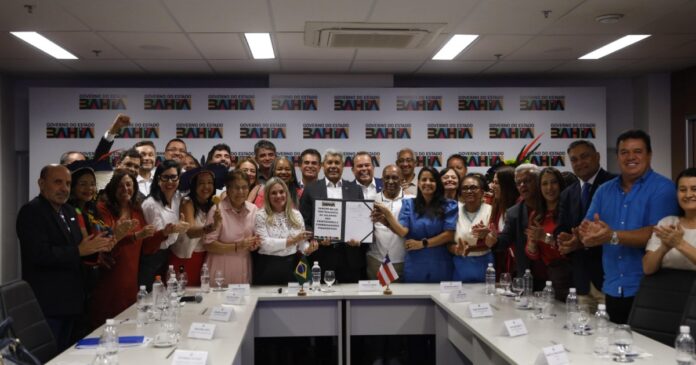 jeronimo-rodrigues-sanciona-reajuste-salarial-para-professores-da-rede-estadual;-relembre-valores