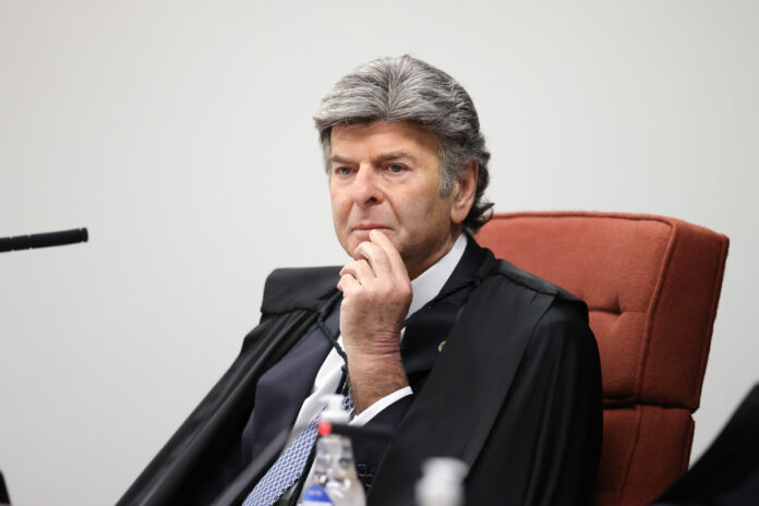 fux-ameaca-plano-de-moraes-em-julgamento-de-bolsonaro